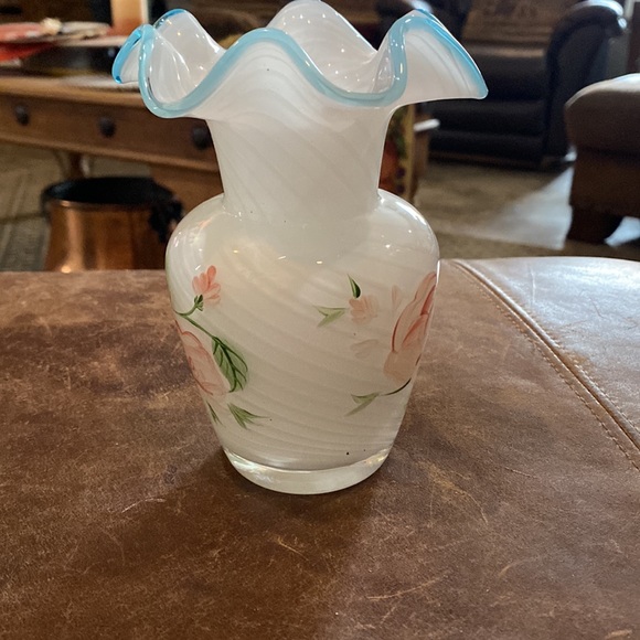 Vintage FENTON Handpainted Roses White Swirl Glass 6" Vase Blue Ruffled Top - Picture 2 of 7